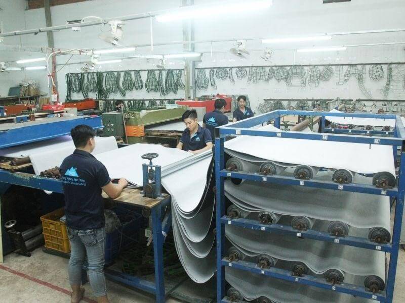Xưởng sản xuất bọc yên xe Phú Quang.