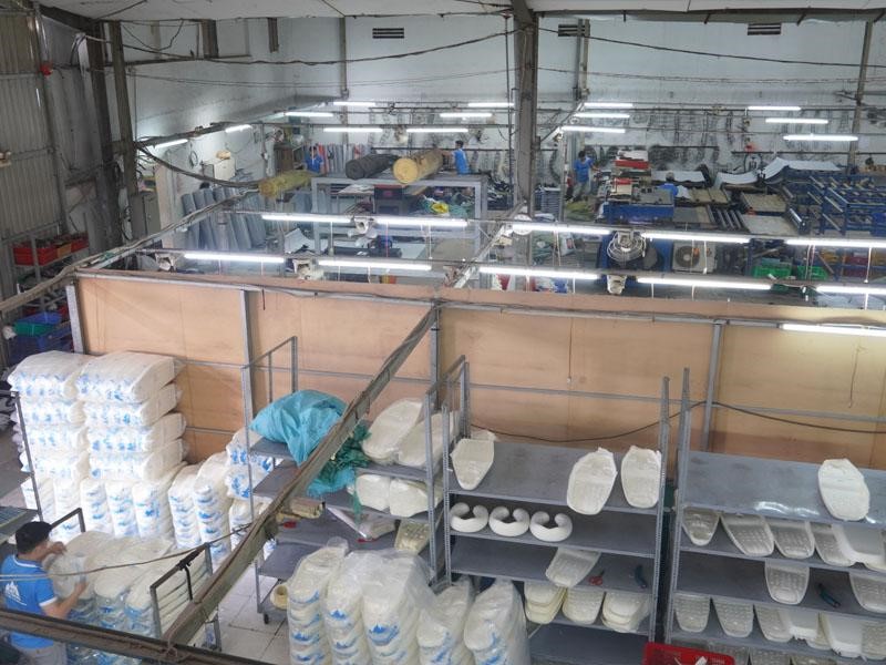 Nhà xưởng Phú Quang quy mô trên 1000m2 đảm bảo hàng hóa đầy đủ cho người bán.