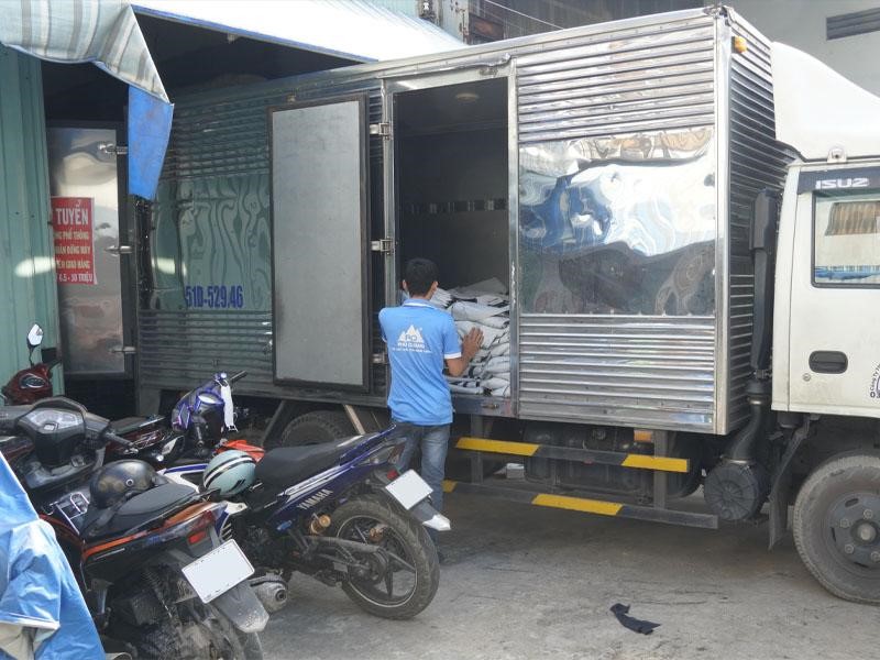 Chủ động phương tiện vận chuyển toa hàng đến đại lý/NPP Quảng Ninh.