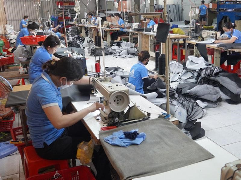 Công ty Phú Quang có 12+ năm sản xuất bọc yên, mút đế, yên thành phẩm tại Việt Nam.